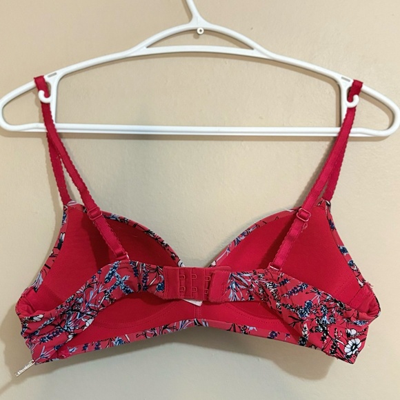 3/$10⚡️La Vie En Rose Red & Blue Floral Wireless Bra 34A - Picture 8 of 13